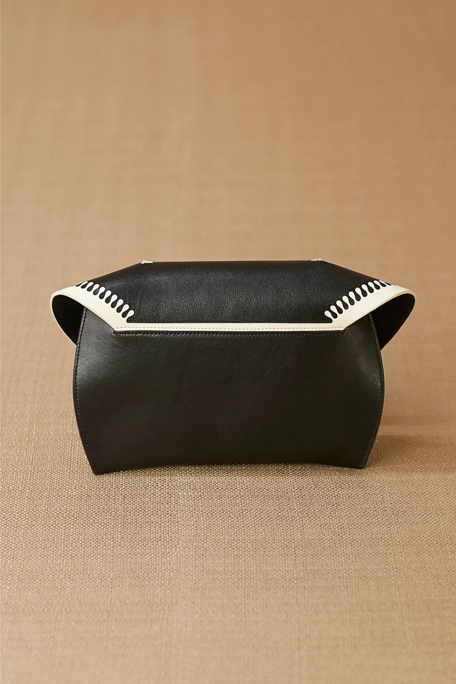 Amina clutch