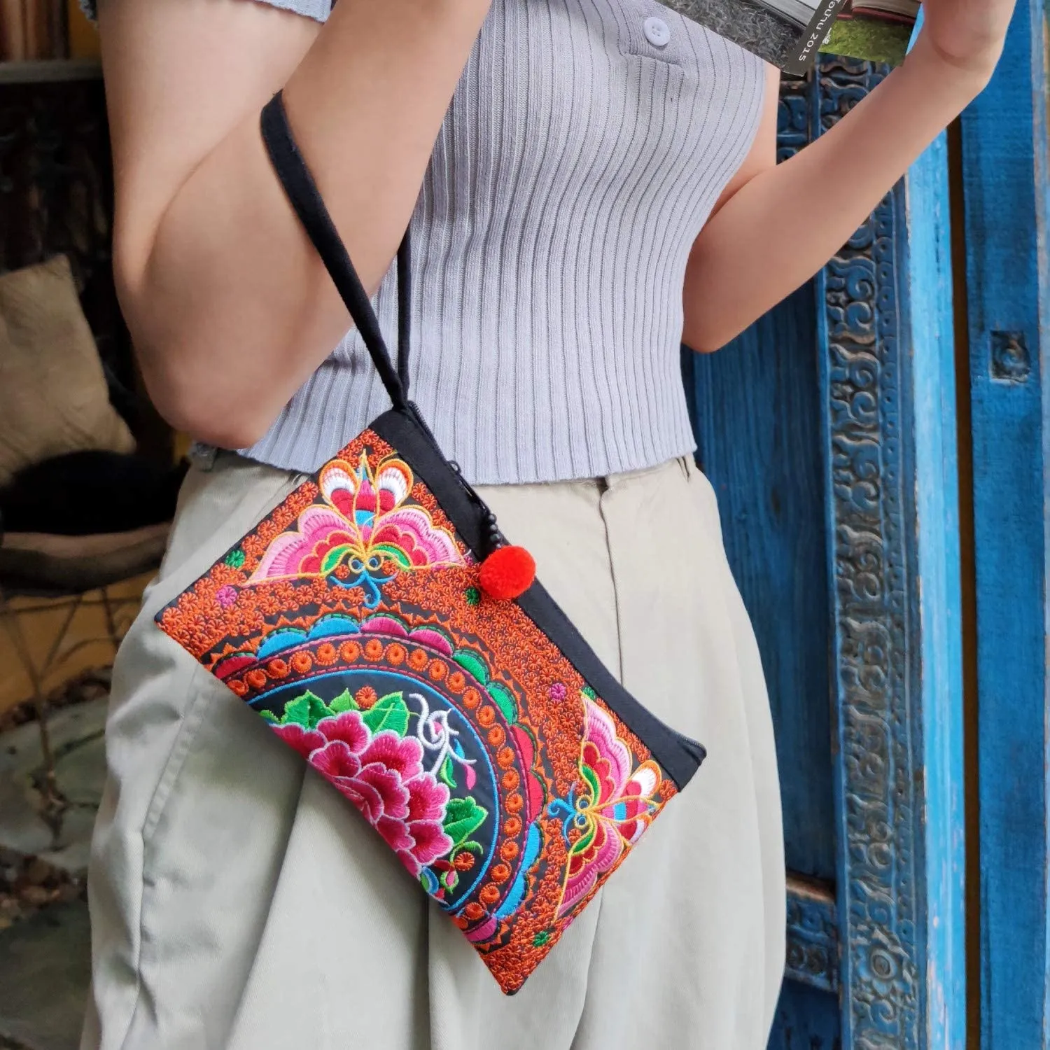 Atlas Moth Clutch (Rustic Gold)