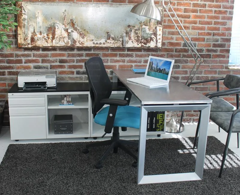 Aviator Workstation with Storage