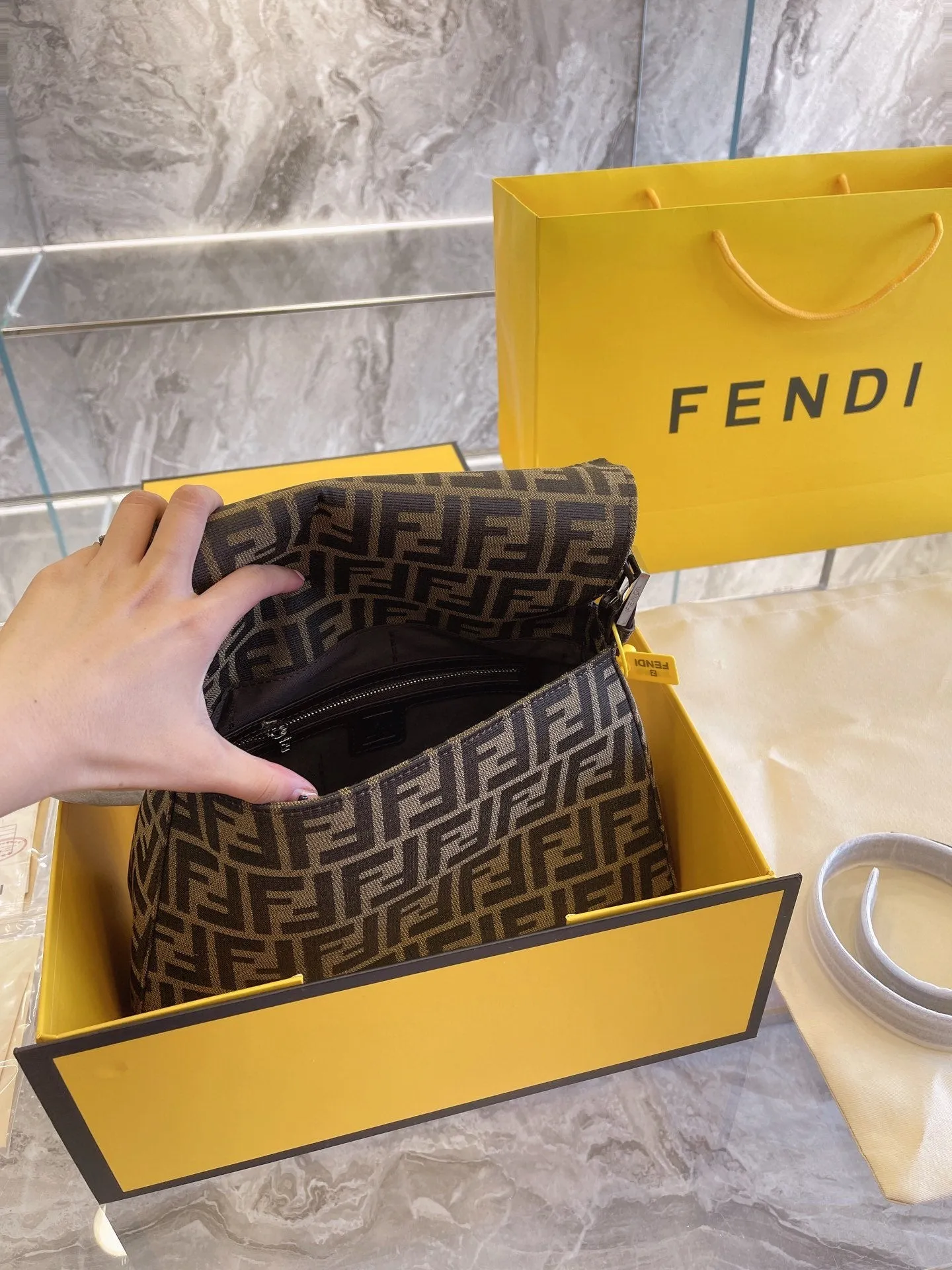 EN   Designer bags by Fendi 201