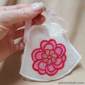 Freestanding Lace Pretty Petals Purse