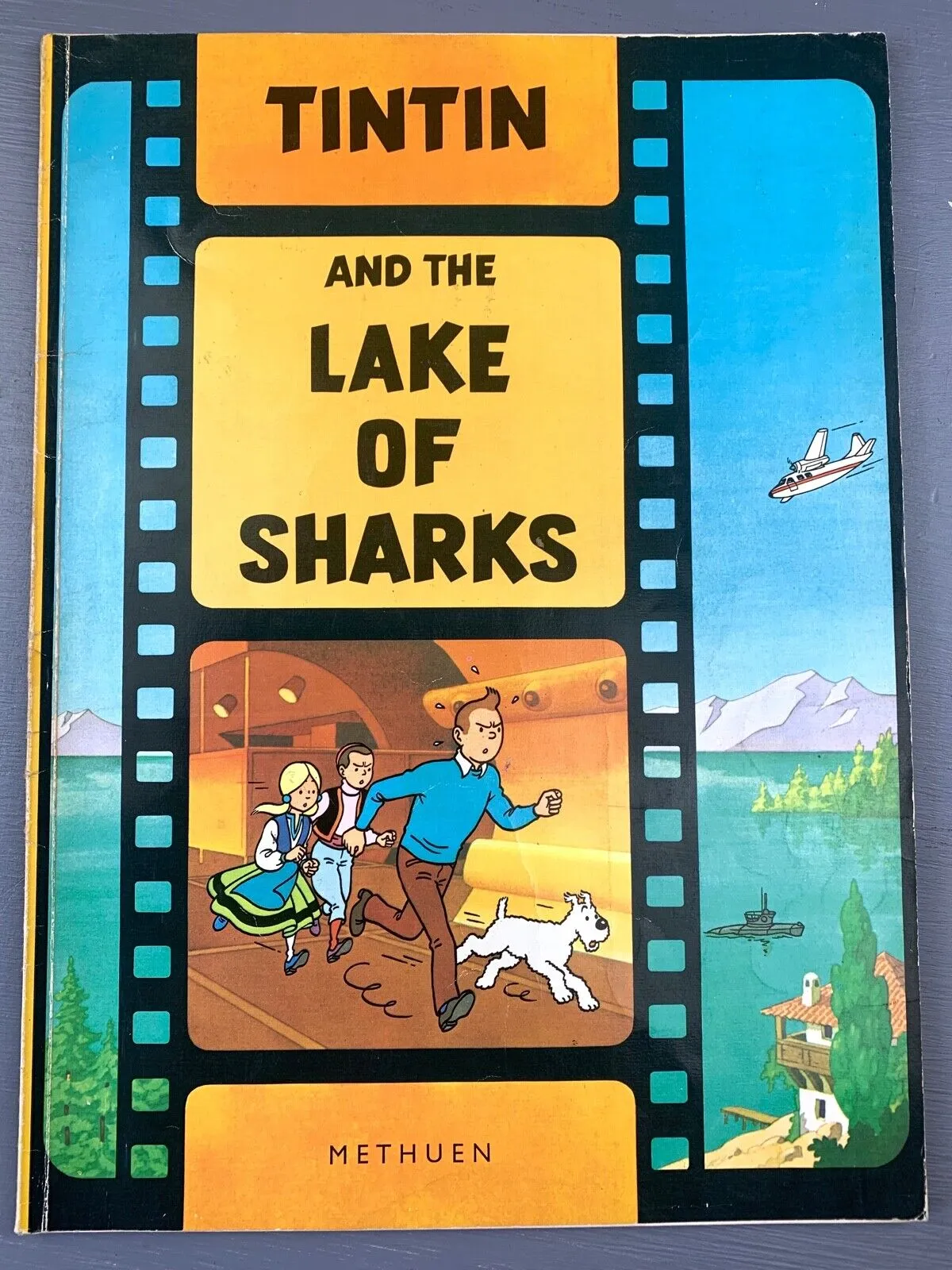 Lake of Sharks - Methuen 1975 1st UK Paperback Edition Rare Tintin Book Herge
