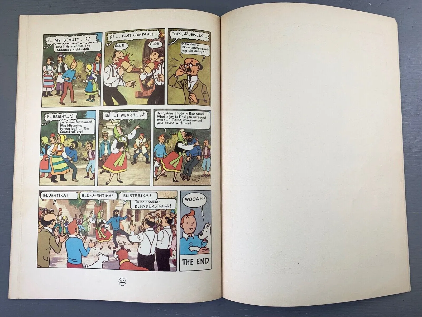Lake of Sharks - Methuen 1975 1st UK Paperback Edition Rare Tintin Book Herge