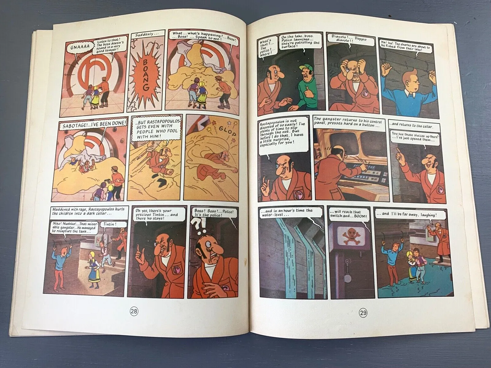 Lake of Sharks - Methuen 1975 1st UK Paperback Edition Rare Tintin Book Herge