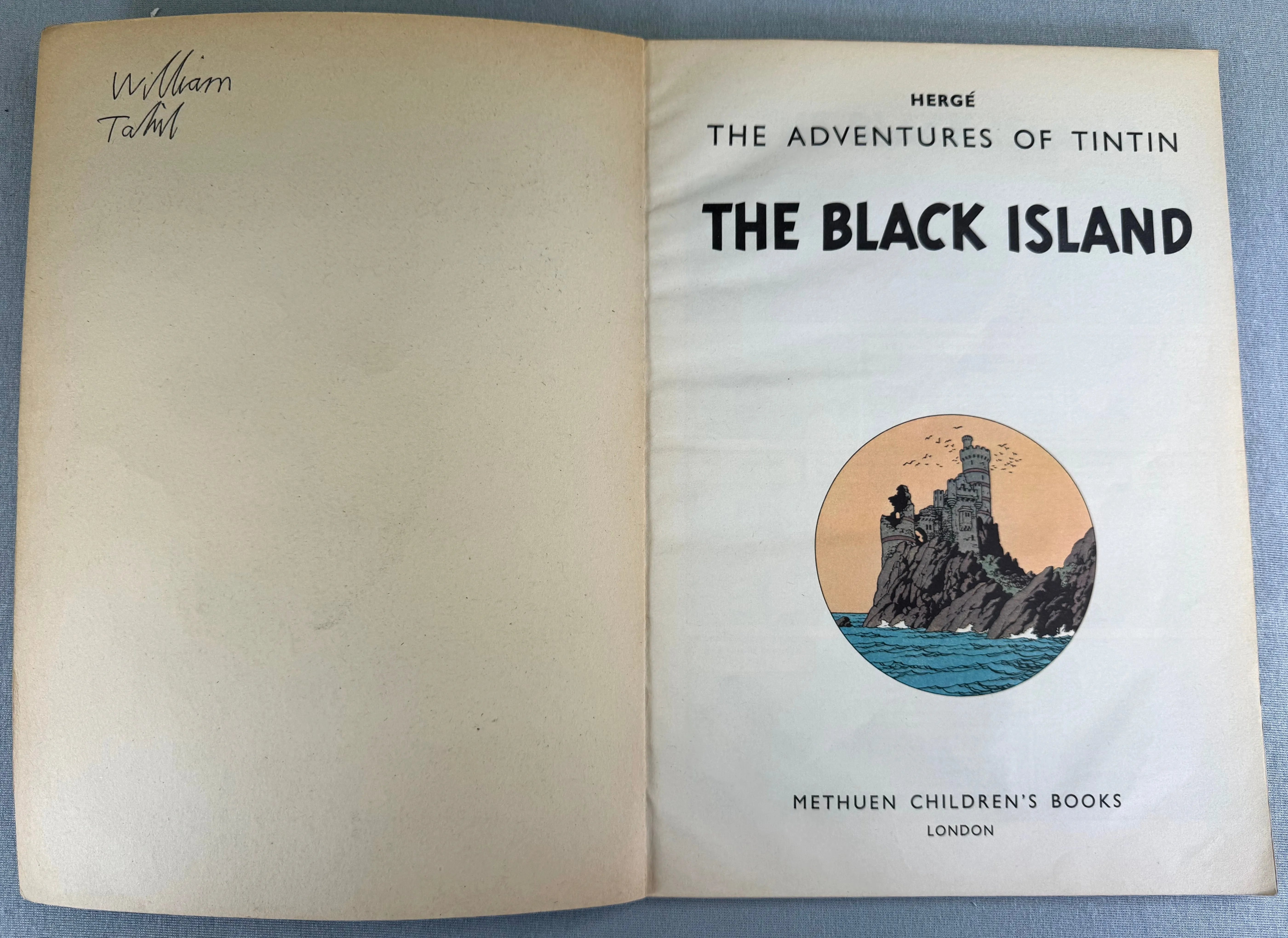 The Black Island - Methuen 1972 1st UK Paperback Edition Rare Tintin Book Herge